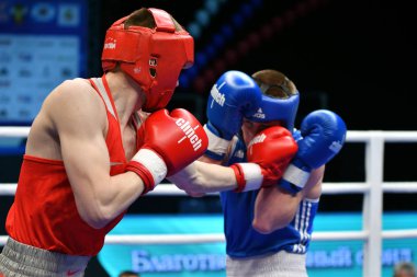 Orenburg, Rusya - 7 Mayıs 2017: Çocuk boksörler arasında 1999-2000 yılları arasında Rusya Şampiyonası 'na katılan boksörler