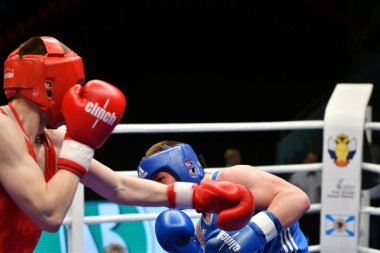 Orenburg, Rusya - 7 Mayıs 2017: Çocuk boksörler arasında 1999-2000 yılları arasında Rusya Şampiyonası 'na katılan boksörler