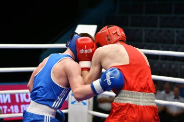 Orenburg, Rusya - 7 Mayıs 2017: Çocuk boksörler arasında 1999-2000 yılları arasında Rusya Şampiyonası 'na katılan boksörler