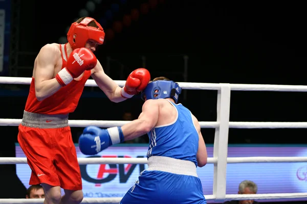 Orenburg, Rusya - 7 Mayıs 2017: Çocuk boksörler arasında 1999-2000 yılları arasında Rusya Şampiyonası 'na katılan boksörler