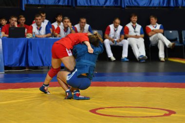 Orenburg, Rusya Federasyonu - 29 Ekim 2016: Kız olmadan silah kendini korumak için rekabet
