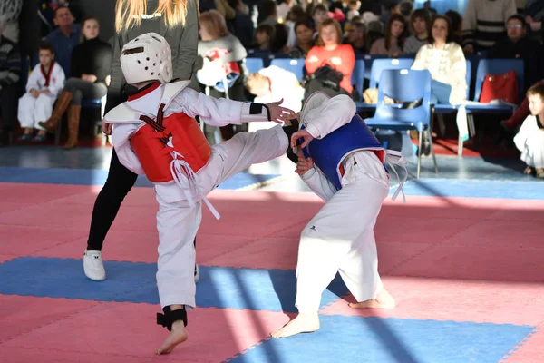 Orenburg Rosja Stycznia 2018 Roku Dzieci Rywalizują Taekwondo Mistrzostwach Szkoły — Zdjęcie stockowe