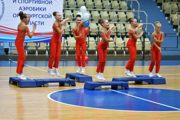 Orenburg Rusia Diciembre 2017 Año Las Niñas Compiten Aeróbic Deportivo —  Fotos de Stock