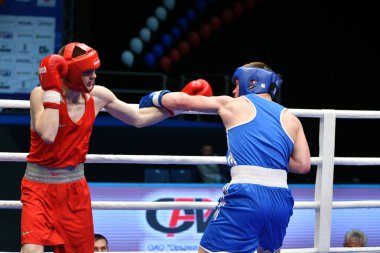 Orenburg, Rusya - 7 Mayıs 2017: Çocuk boksörler arasında 1999-2000 yılları arasında Rusya Şampiyonası 'na katılan boksörler