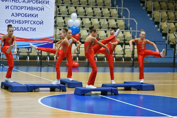 Orenburg Rusia Diciembre 2017 Año Las Niñas Compiten Aeróbic Deportivo —  Fotos de Stock