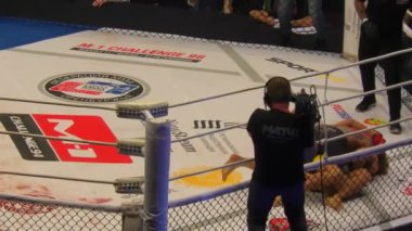 Orenburg, Rusya Federasyonu - 15 Haziran 2018 yıl: savaşçılar karışık dövüş sanatları (M-1 Challenge 94) turnuvasında 