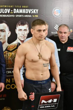 Orenburg, Rusya Federasyonu - 14 Haziran 2018 yıl: ağırlık-in resmi savaşçıları karışık dövüş sanatları (M-1 Challenge 94) turnuvasında 