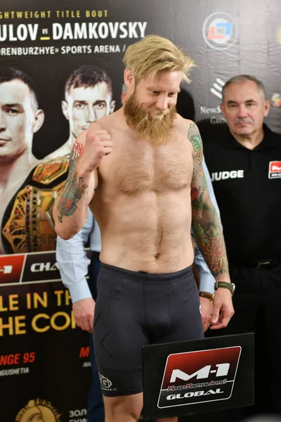 Orenburg, Rusya Federasyonu - 14 Haziran 2018 yıl: ağırlık-in resmi savaşçıları karışık dövüş sanatları (M-1 Challenge 94) turnuvasında 