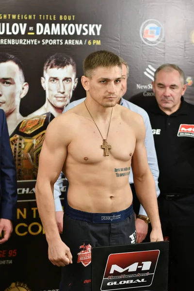 Orenburg, Rusya Federasyonu - 14 Haziran 2018 yıl: ağırlık-in resmi savaşçıları karışık dövüş sanatları (M-1 Challenge 94) turnuvasında 