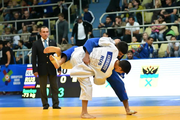 Orenburg, Rusya Federasyonu - Mayıs 12-13 yıl 2018: Boys rekabet Judo Avrupa Judo Cu için