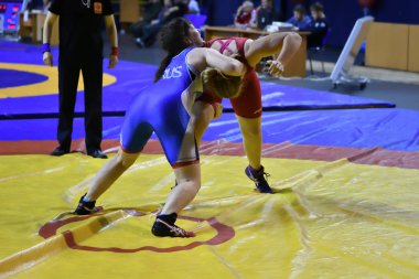 Orenburg, Rusya Federasyonu - 25 Ekim 2017 yıl: kız rekabet Serbest Güreş Turnuvası Vali Orenburg Oblastı ödüller için