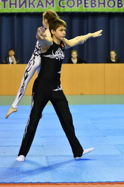 Orenburg Rusia Mayo 2017 Año Juniors Compite Acrobacias Deportivas Campeonato —  Fotos de Stock