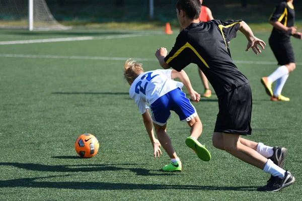 Orenburg Russie Août 2017 Année Les Garçons Jouent Football Sur — Photo