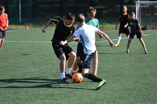 オレンブルク ロシア連邦 2017 男の子は市ミニ サッカー大会にサッカーをプレイし 庭から 2017 年のスポーツ — ストック写真