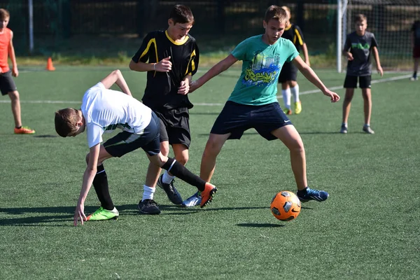 Orenburg Federacja Rosyjska Sierpnia 2017 Roku Chłopcy Grać Piłkę Nożną — Zdjęcie stockowe