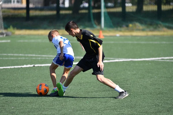 Orenburg Rusia Agustus 2017 Anak Laki Laki Bermain Sepak Bola — Stok Foto