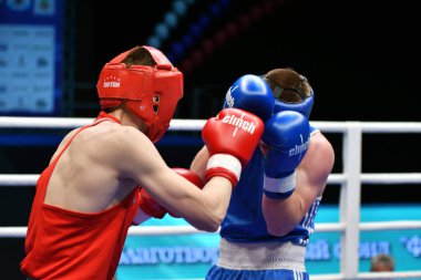 Orenburg, Rusya - 7 Mayıs 2017: Çocuk boksörler arasında 1999-2000 yılları arasında Rusya Şampiyonası 'na katılan boksörler