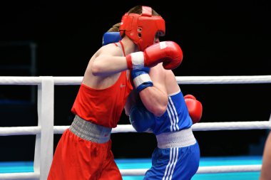 Orenburg, Rusya - 7 Mayıs 2017: Çocuk boksörler arasında 1999-2000 yılları arasında Rusya Şampiyonası 'na katılan boksörler