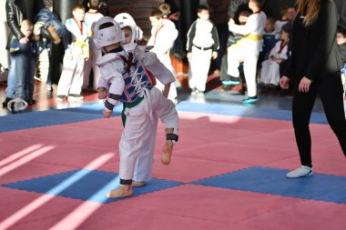 Orenburg, Rusya - 27 Ocak 2018: Çocuklar Olimpiyat Rezerv Okulu 'ndaki tekvandoda yarışıyorlar. 6.