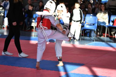 Orenburg, Rusya - 27 Ocak 2018: Çocuklar Olimpiyat Rezerv Okulu 'ndaki tekvandoda yarışıyorlar. 6.