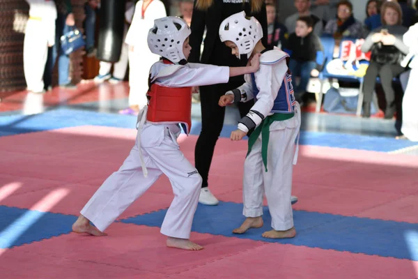 Orenburg Rosja Stycznia 2018 Roku Dzieci Rywalizują Taekwondo Mistrzostwach Szkoły — Zdjęcie stockowe