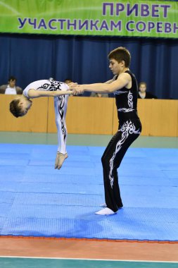 Orenburg, Rusya, 26-27 Mayıs 2017 yıl: gençler rekabet spor akrobasi Açık Şampiyonası spor akrobasi içinde