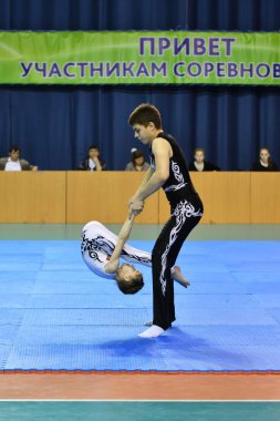 Orenburg, Rusya, 26-27 Mayıs 2017 yıl: gençler rekabet spor akrobasi Açık Şampiyonası spor akrobasi içinde