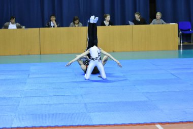 Orenburg, Rusya, 26-27 Mayıs 2017 yıl: gençler rekabet spor akrobasi Açık Şampiyonası spor akrobasi içinde
