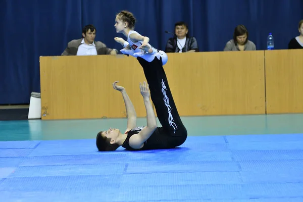 Orenburg Rusko Května 2017 Rok Junioři Soutěžit Sportovní Akrobacie Otevřené — Stock fotografie