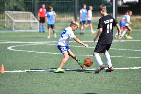 オレンブルク ロシア連邦 2017 男の子は市ミニ サッカー大会にサッカーをプレイし 庭から 2017 年のスポーツ — ストック写真