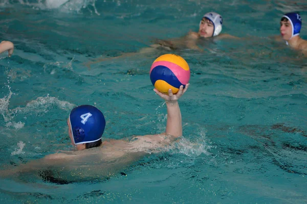 Orenburg, Rusya Federasyonu - ebilmek 4, 2017 yıl: çocuklar su topu şehir su topu turnuvasında oynamak