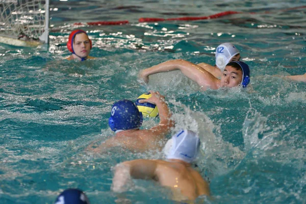 Orenburg, Rusya Federasyonu - ebilmek 4, 2017 yıl: çocuklar su topu şehir su topu turnuvasında oynamak