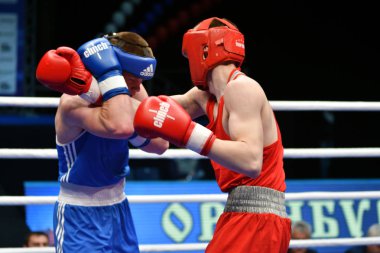 Orenburg, Rusya - 7 Mayıs 2017: Çocuk boksörler arasında 1999-2000 yılları arasında Rusya Şampiyonası 'na katılan boksörler