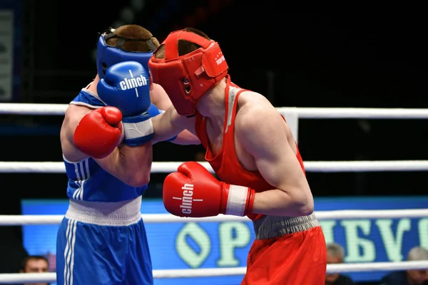 Orenburg, Rusya - 7 Mayıs 2017: Çocuk boksörler arasında 1999-2000 yılları arasında Rusya Şampiyonası 'na katılan boksörler