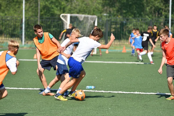 Orenburg, Rusya Federasyonu - 18 Ağustos 2017 yıl: çocuklar futbol mini futbol turnuvası şehir 