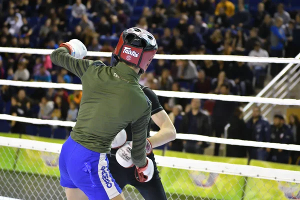 Orenburg, Rusya Federasyonu - 18 Şubat 2017 yıl: savaşçılar karışık dövüş sanatları karışık dövüş sanatları Orenburg bölgesi Şampiyonası'nda yarışmak