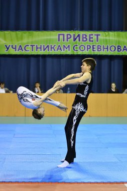 Orenburg, Rusya, 26-27 Mayıs 2017 yıl: gençler rekabet spor akrobasi Açık Şampiyonası spor akrobasi içinde