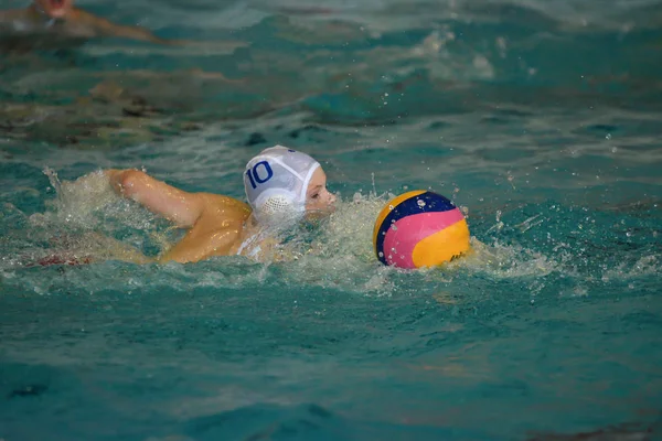 Orenburg, Rusya Federasyonu - ebilmek 4, 2017 yıl: çocuklar su topu şehir su topu turnuvasında oynamak