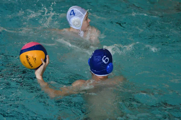 Orenburg, Rusya Federasyonu - ebilmek 4, 2017 yıl: çocuklar su topu şehir su topu turnuvasında oynamak