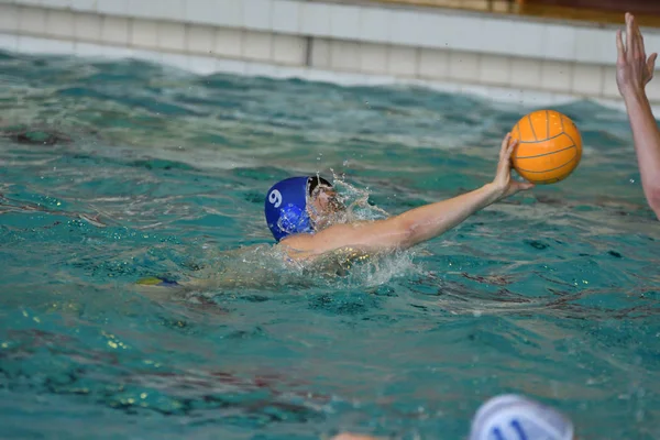 Orenburg, Rusya Federasyonu - ebilmek 4, 2017 yıl: çocuklar su topu şehir su topu turnuvasında oynamak