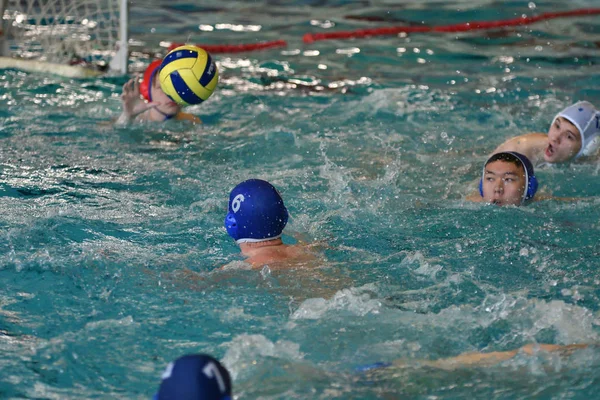 Orenburg, Rusya Federasyonu - ebilmek 4, 2017 yıl: çocuklar su topu şehir su topu turnuvasında oynamak