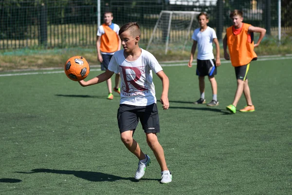 Orenburg, Rusya Federasyonu - 18 Ağustos 2017 yıl: çocuklar futbol mini futbol turnuvası şehir 