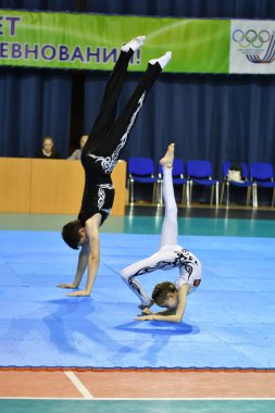Orenburg, Rusya, 26-27 Mayıs 2017 yıl: gençler rekabet spor akrobasi Açık Şampiyonası spor akrobasi içinde