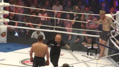 Orenburg, Rusya Federasyonu - 15 Haziran 2018 yıl: savaşçılar karışık dövüş sanatları (M-1 Challenge 94) turnuvasında 