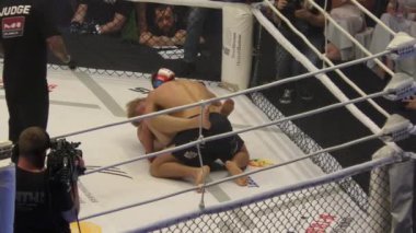 Orenburg, Rusya Federasyonu - 15 Haziran 2018 yıl: savaşçılar karışık dövüş sanatları (M-1 Challenge 94) turnuvasında 