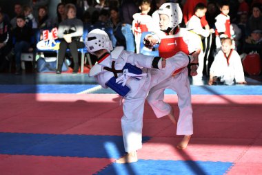 Orenburg, Rusya - 27 Ocak 2018: Çocuklar Olimpiyat Rezerv Okulu 'ndaki tekvandoda yarışıyorlar. 6.