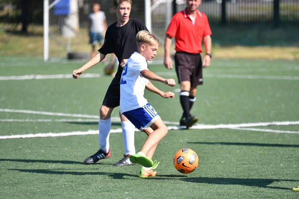 Orenburg Russie Août 2017 Année Les Garçons Jouent Football Sur — Photo