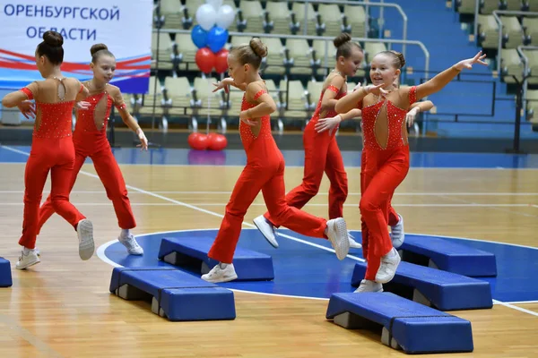 Orenburg Rusia Diciembre 2017 Año Las Niñas Compiten Aeróbic Deportivo —  Fotos de Stock