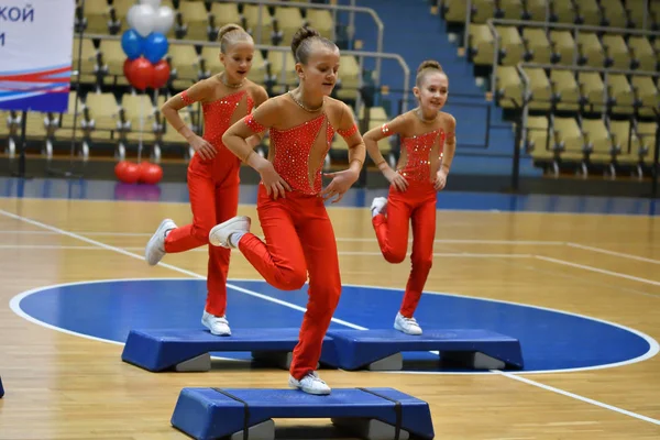 Orenburg Rusia Diciembre 2017 Año Las Niñas Compiten Aeróbic Deportivo — Foto de Stock