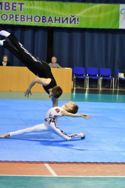 Orenburg, Rusya, 26-27 Mayıs 2017 yıl: gençler rekabet spor akrobasi Açık Şampiyonası spor akrobasi içinde